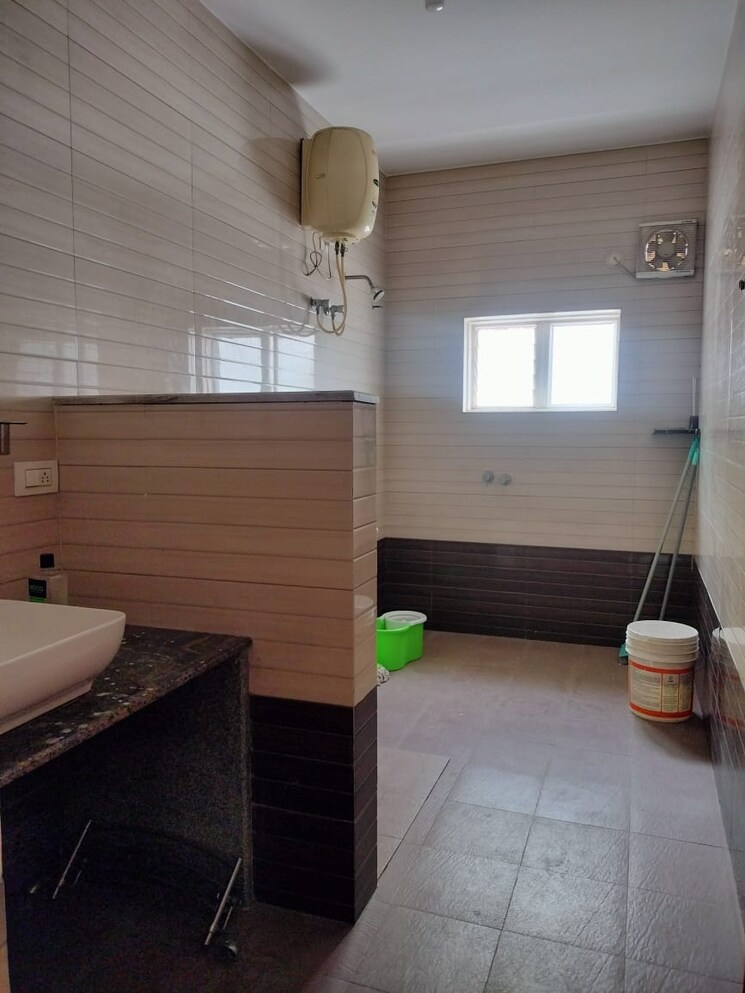 Bathroom, hsr layout 3 Bedroom 2400 Sq.Ft. Builder Floor In Hsr Layout Bangalore 8849838