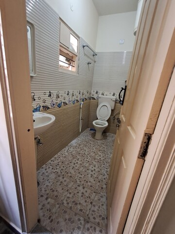 Attached Bathroom in 1 BHK Builder Floor at Hsr Layout – for Rent