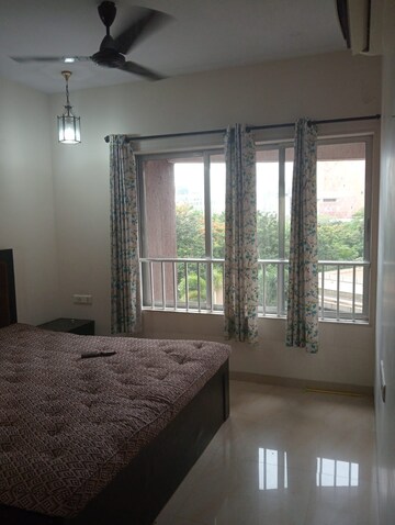 Bedroom in 2 BHK Apartment at Andheri West – for Rent