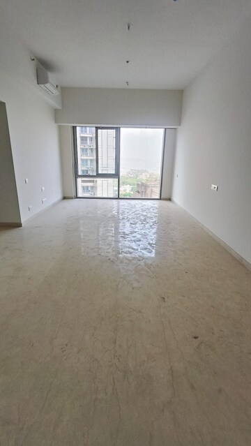 Room in 3 BHK Apartment at Piramal Aranya, Byculla – for Rent