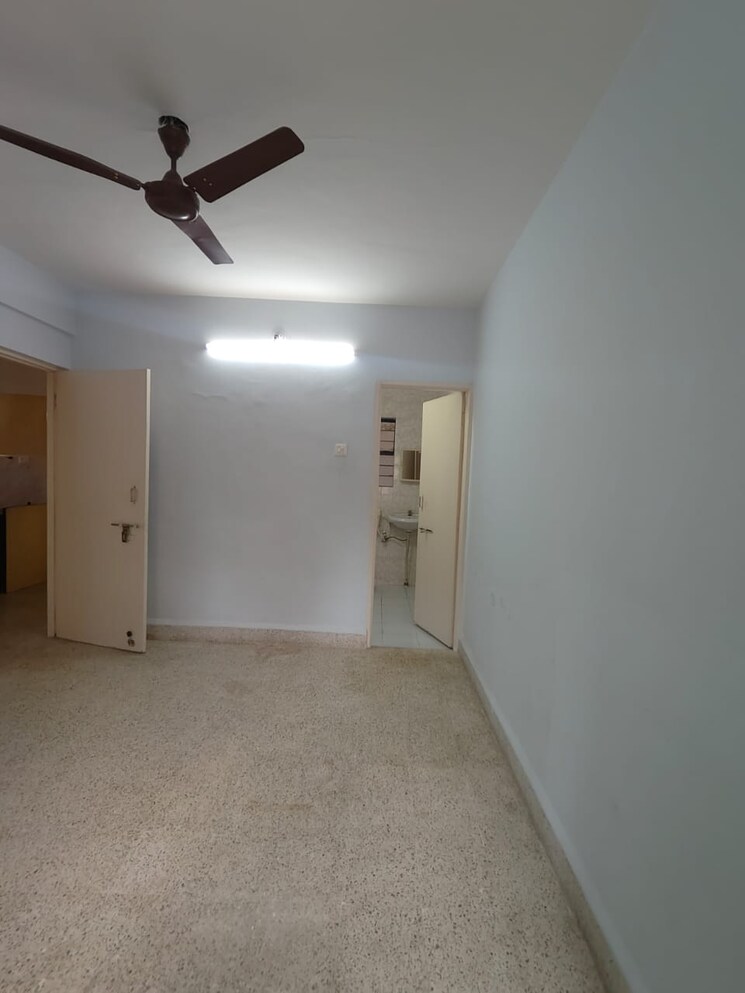 Room, warje 2 Bedroom 850 Sq.Ft. Apartment In Warje Pune 8849921