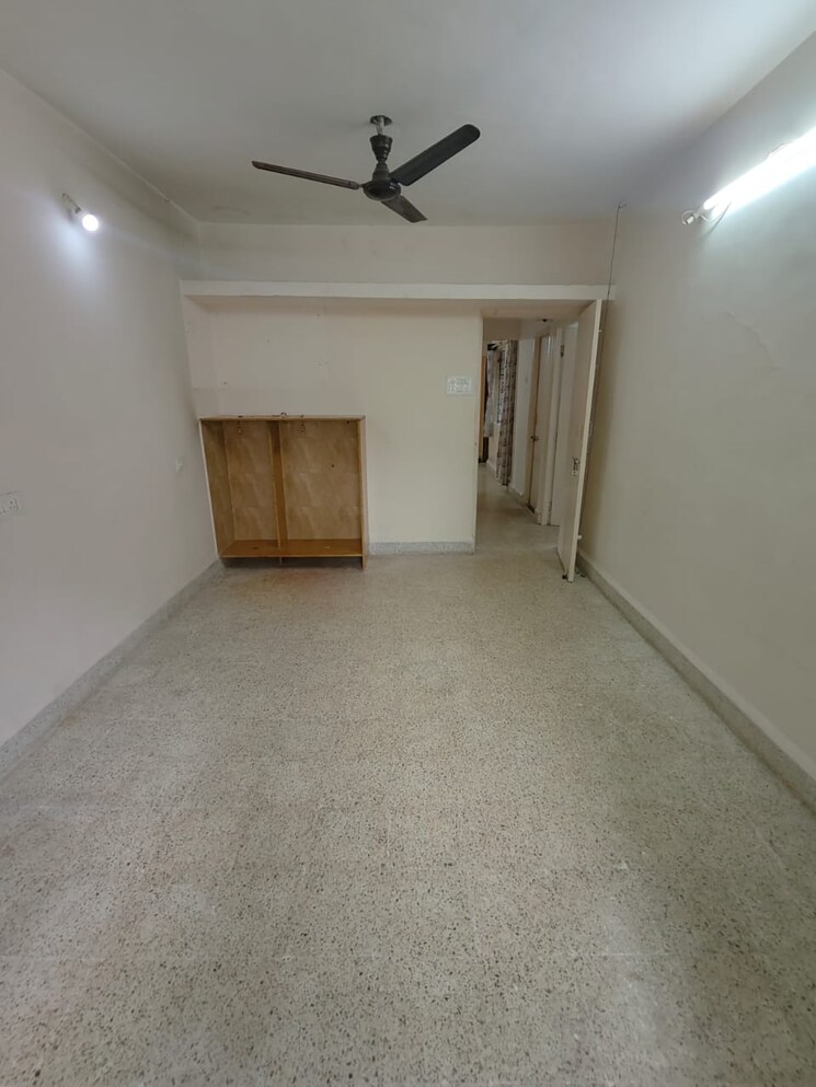 Room, warje 2 Bedroom 850 Sq.Ft. Apartment In Warje Pune 8849921