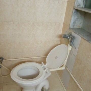Attached Bathroom in 2.5 BHK Villa at Goregaon West – for Rent