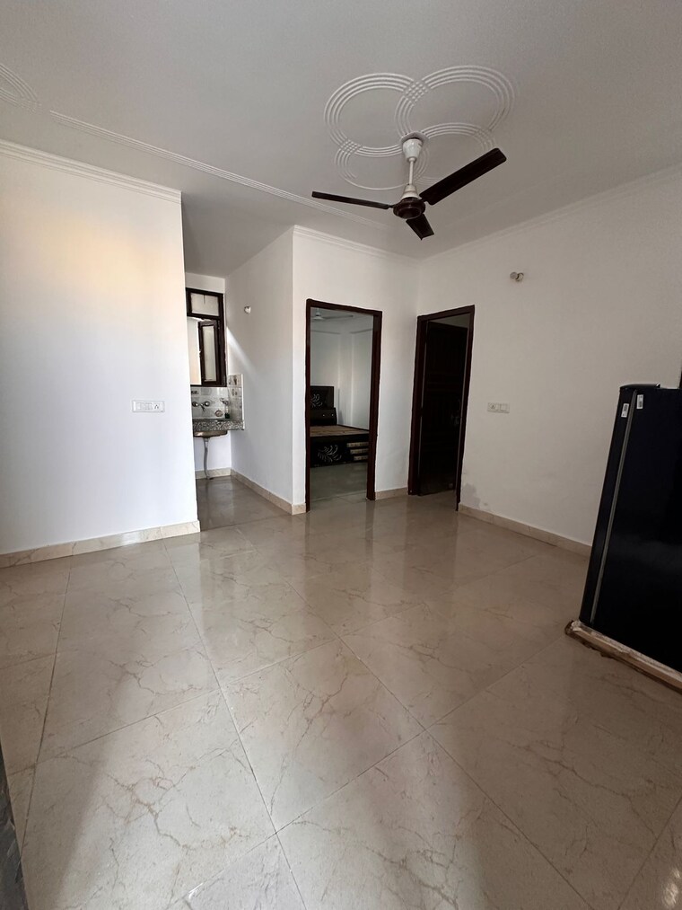 Room, hauz khas 4 Bedroom 1000 Sq.Yd. Villa In Hauz Khas Delhi 8849928