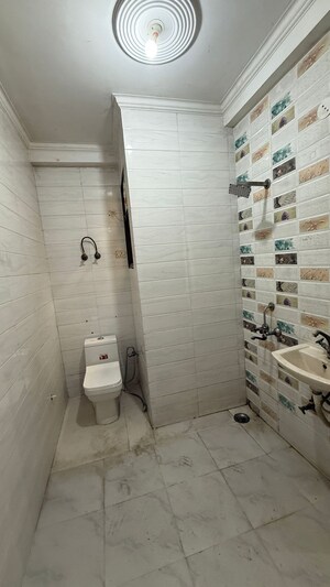 Bathroom in 4 BHK Villa at Hauz Khas – for Sale