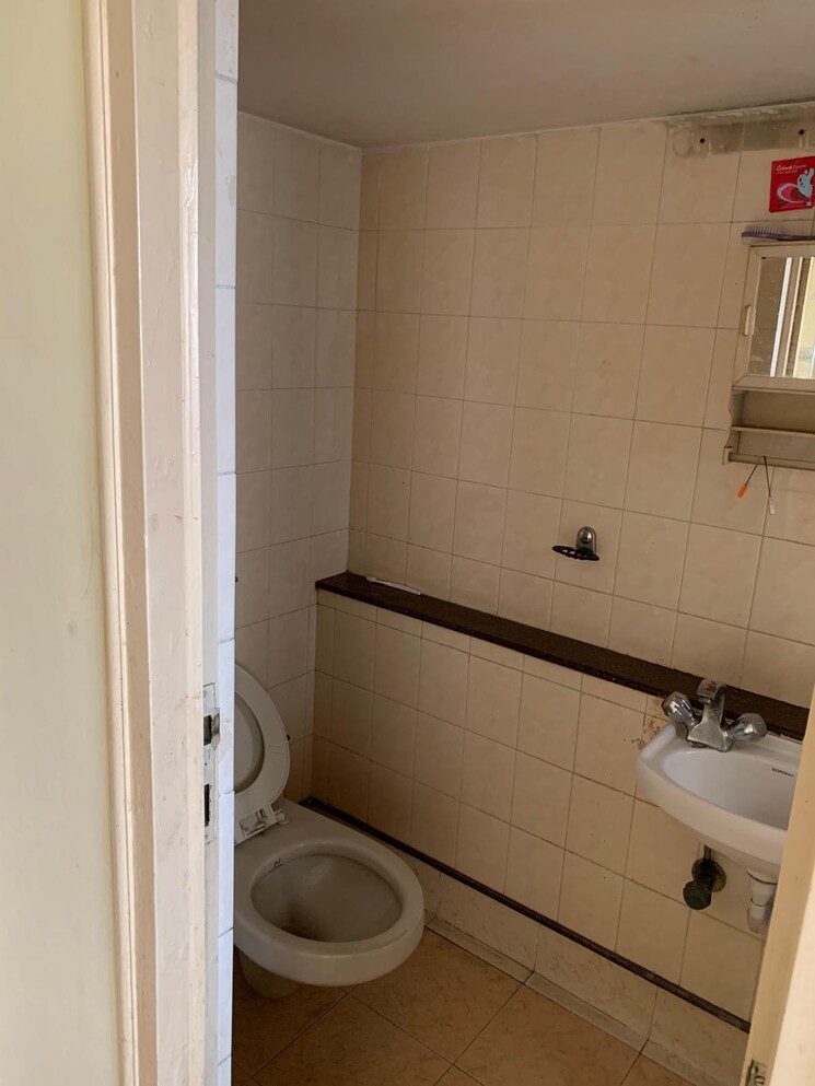 Attached Bathroom, goregaon west 2 Bedroom 1050 Sq.Ft. Apartment In Goregaon West Mumbai 8849939