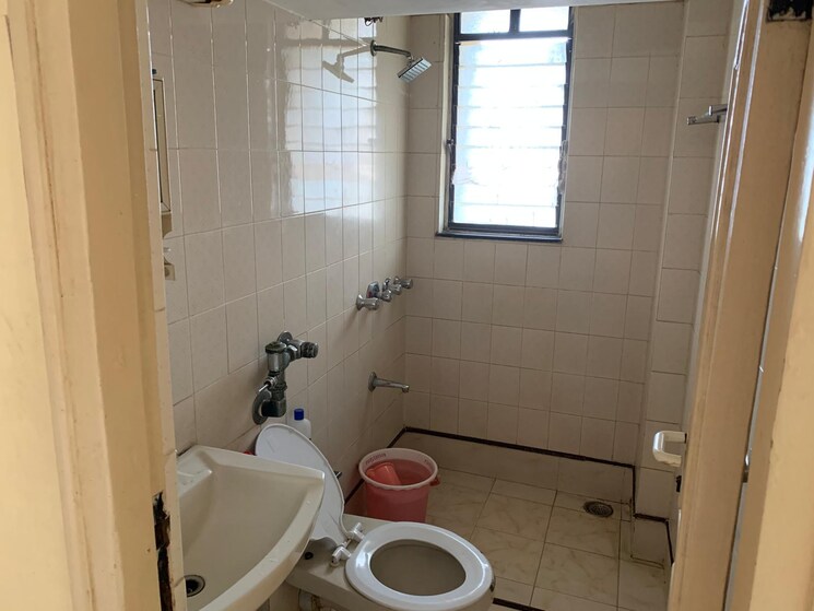 Bathroom, goregaon west 2 Bedroom 1050 Sq.Ft. Apartment In Goregaon West Mumbai 8849939