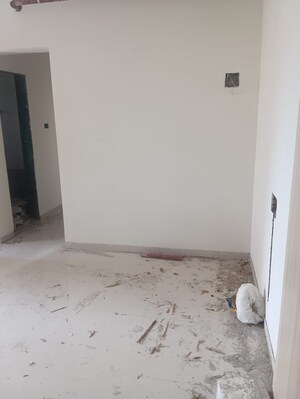 Room in 1 BHK Apartment at Goregaon West – for Sale