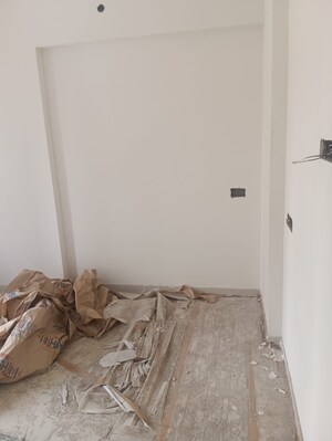 Room in 1 BHK Apartment at Goregaon West – for Sale