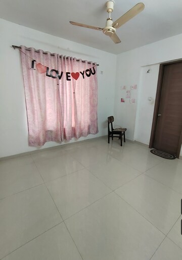 Room in 3 BHK Apartment at Gagan Emerald, Kondhwa – for Sale