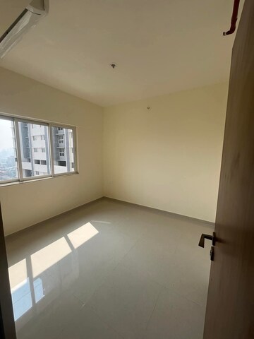 Room in 1 BHK Apartment at Omkar Signet, Malad East – for Rent