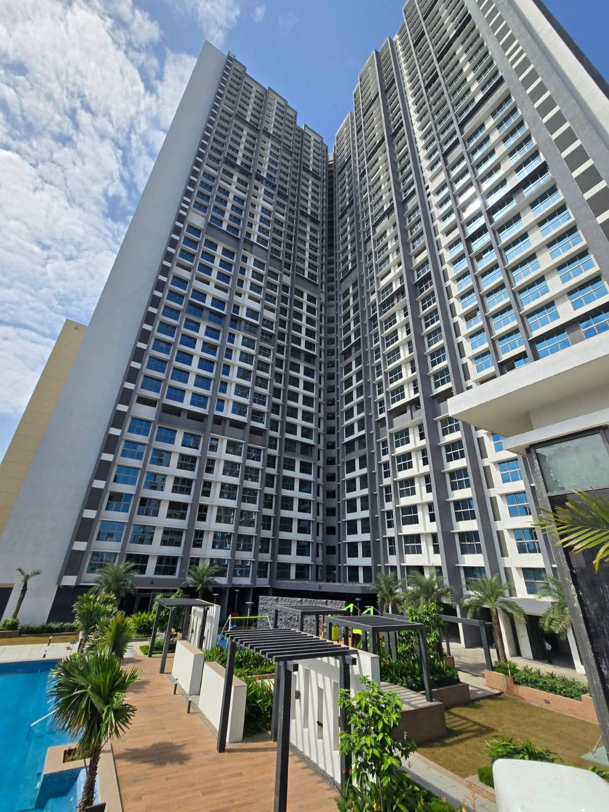 2 BHK Apartment For Rent in Raj Infinia