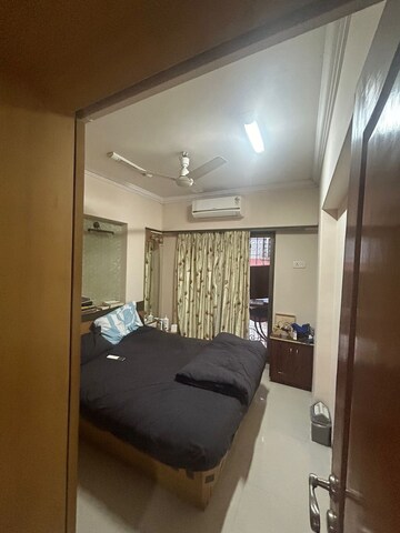 Team Area in 2 BHK Apartment at Grace Residency Bandra, Bandra West – for Rent