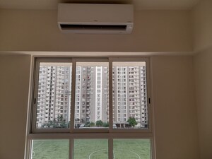 Room in 2 BHK Apartment at Lodha Amara, Kolshet Road – for Sale