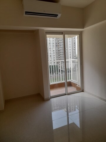 Room in 2 BHK Apartment at Lodha Amara, Kolshet Road – for Sale