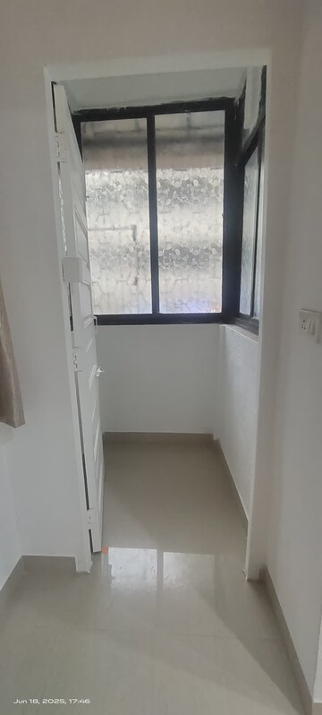 Furnished Amenities in 2 BHK Apartment at Meethi Hill Crest Apartment, Bandra West – for Rent
