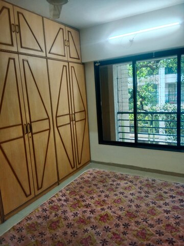 Room in 2 BHK Apartment at Shubhlaxmi Apartments, Khar West – for Rent