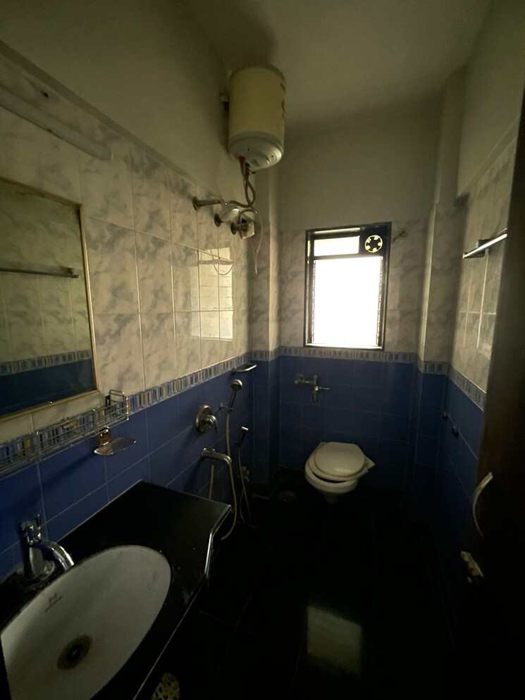 Bathroom, shailesh-apartment 2 Bedroom 900 Sq.Ft. Apartment In Khar West Mumbai 8849999