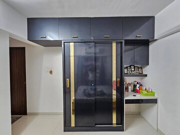 Room in 2 BHK Apartment at Choice Goodwill Breeza, Dhanori – for Rent