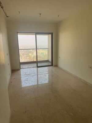 Room in 2 BHK Apartment at Kalpataru Paramount, Kapur Bawdi – for Sale