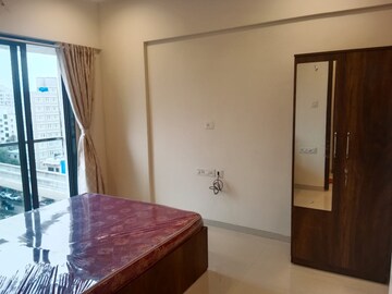 Room in 2 BHK Apartment at Sosar Solitaire, Khar West – for Rent