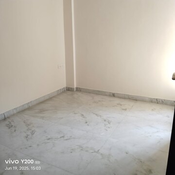 Room in 2.5 BHK Builder Floor at Settlers India, Sector 57 – for Rent