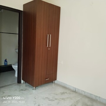 Room in 2.5 BHK Builder Floor at Settlers India, Sector 57 – for Rent
