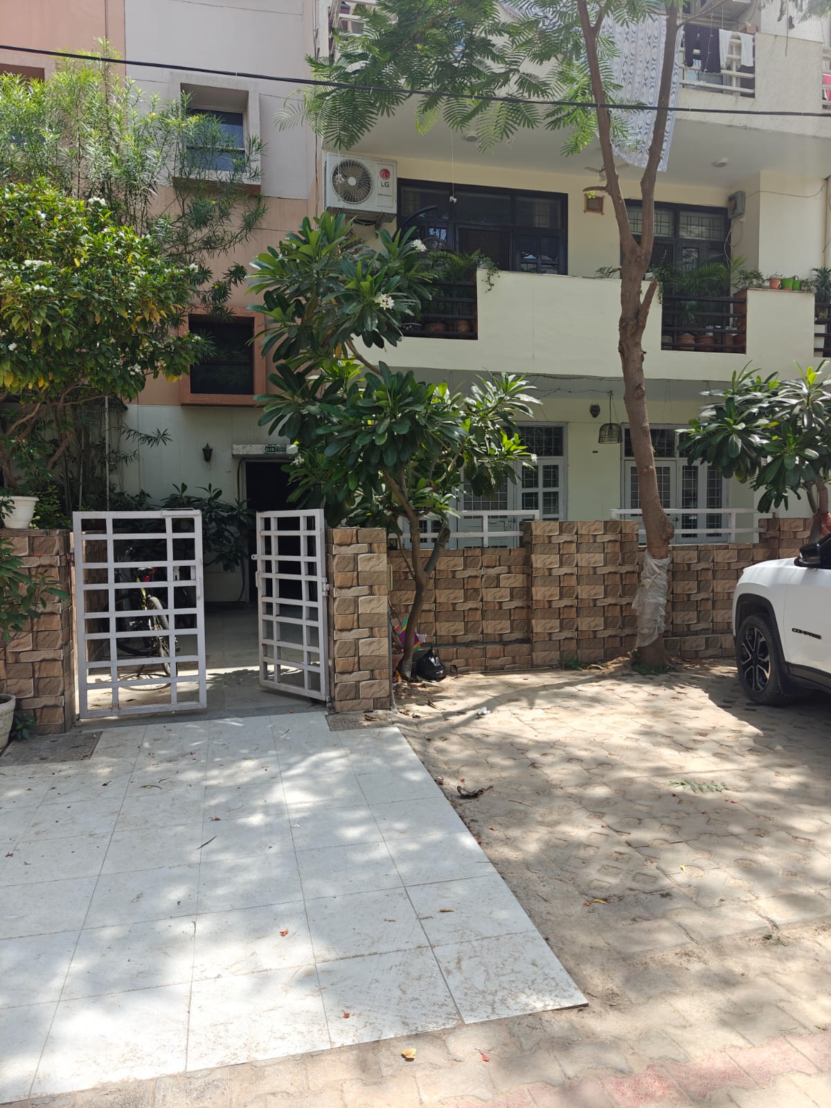 2.5 BHK + Pooja Room 1500 Sq.Ft. Builder Floor in Settlers India