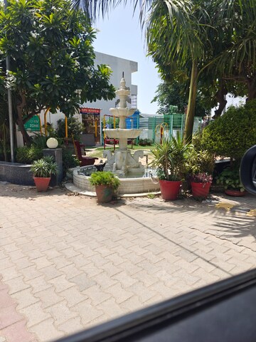 Parking in 2.5 BHK Builder Floor at Settlers India, Sector 57 – for Rent