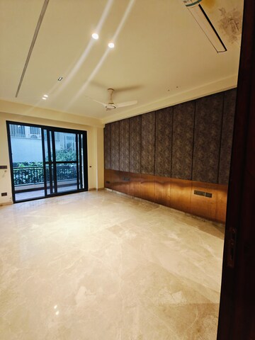 Room in 4 BHK Builder Floor at Nirvana Country Birch Court, Sector 50 – for Rent