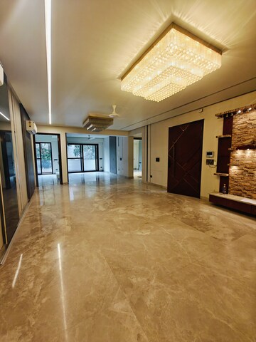 Room in 4 BHK Builder Floor at Nirvana Country Birch Court, Sector 50 – for Rent