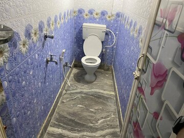 Bathroom in 1 RK Apartment at Fabulous Uno, Keshtopur – for Rent