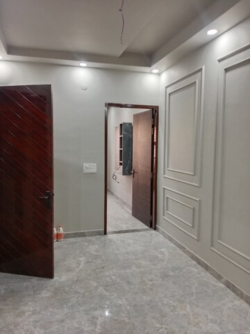 Bedroom in 2 BHK Builder Floor at Sector 18 – for Rent