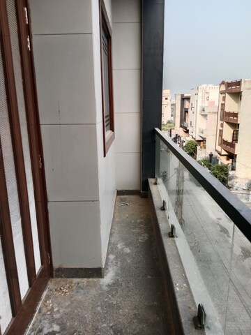 Balcony in 2 BHK Builder Floor at Sector 18 – for Rent