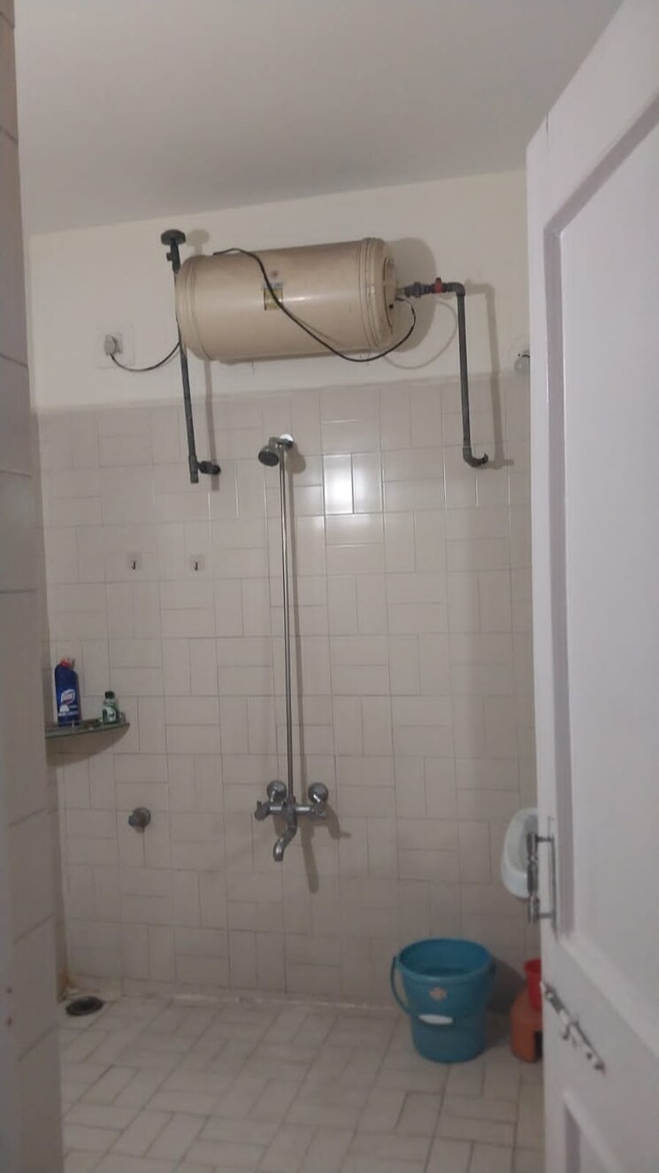 Bathroom, koregaon park 1 Bedroom 600 Sq.Ft. Apartment In Koregaon Park Pune 8850075