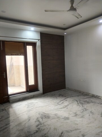 Room in 2 BHK Builder Floor at RWA Apartments Sector 116, Sector 116 – for Rent