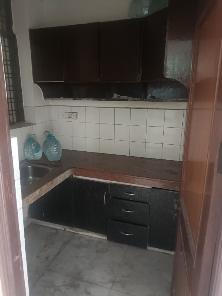 Kitchen, palam-vihar-residents-association 1.5 Bedroom 66 Sq.Yd. Builder Floor In Palam Vihar Gurgaon 8850112