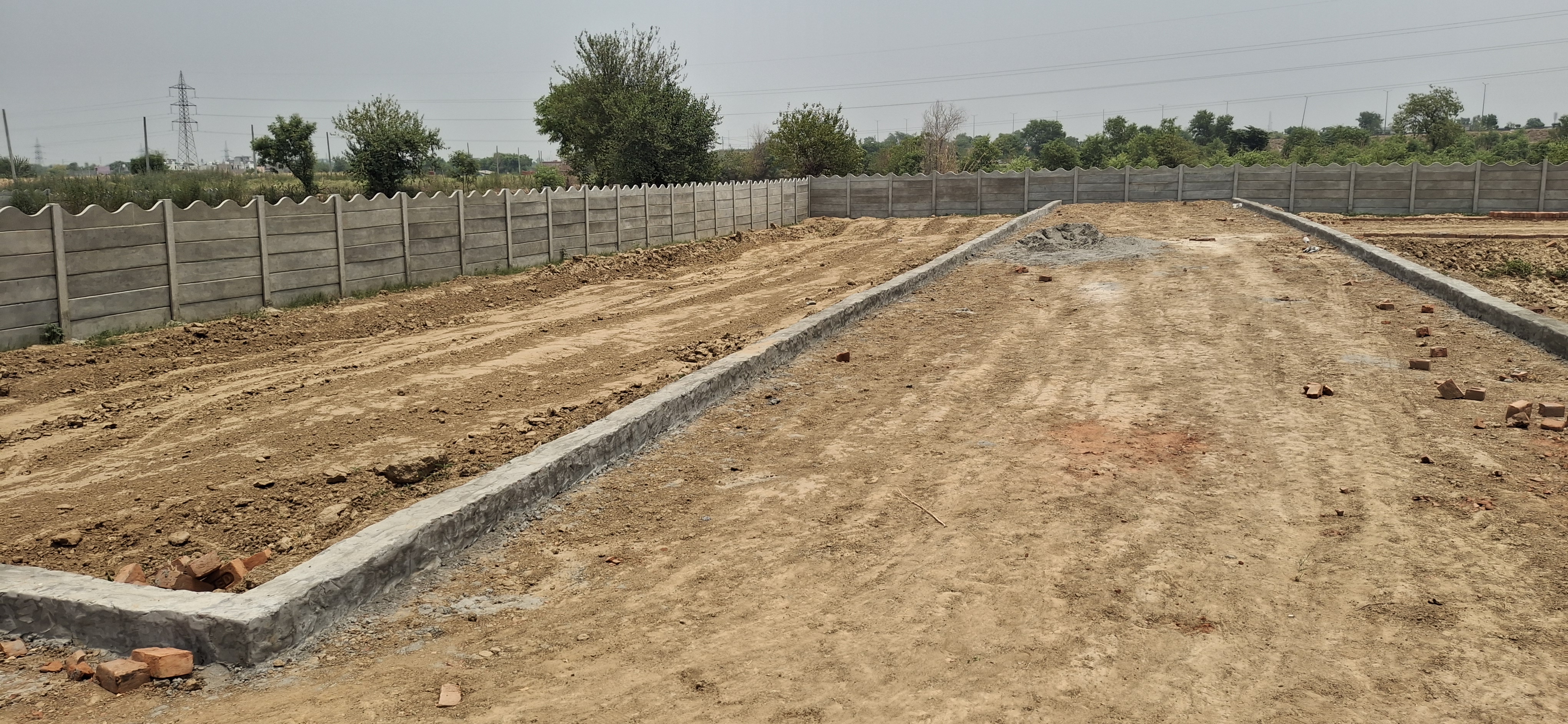 Plot For Sale in Mk Propty 