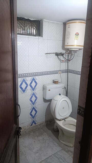 Bathroom in 1.5 BHK Builder Floor at Palam Vihar Residents Association, Palam Vihar – for Rent