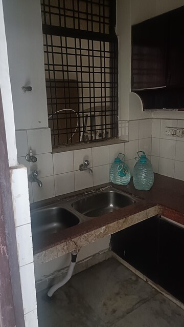 Kitchen in 1.5 BHK Builder Floor at Palam Vihar Residents Association, Palam Vihar – for Rent