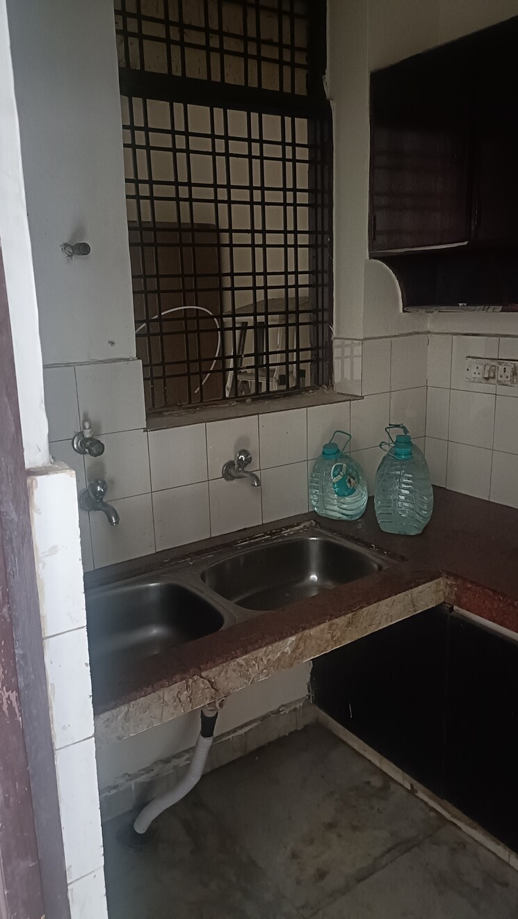 Kitchen, palam-vihar-residents-association 1.5 Bedroom 66 Sq.Yd. Builder Floor In Palam Vihar Gurgaon 8850112