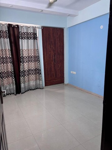 Room in 3 BHK Apartment at Prateek Wisteria, Sector 77 – for Rent