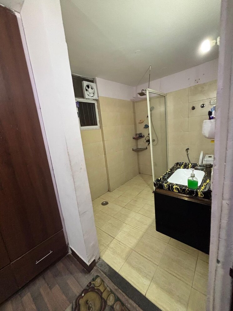 Bathroom, prateek-wisteria 3 Bedroom 1735 Sq.Ft. Apartment In Sector 77 Noida 8850107