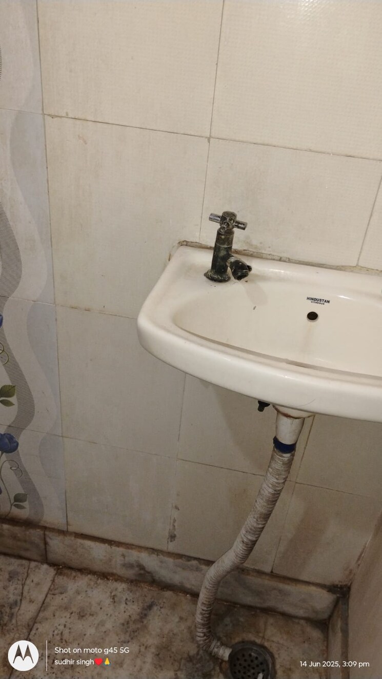 Bathroom, new ashok nagar 1 Bedroom 556 Sq.Ft. Builder Floor In New Ashok Nagar Delhi 8850108