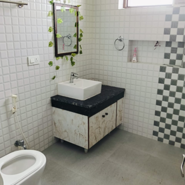 Team Area in 2 BHK Builder Floor at The Nest Noida, Sector 31 – for Rent