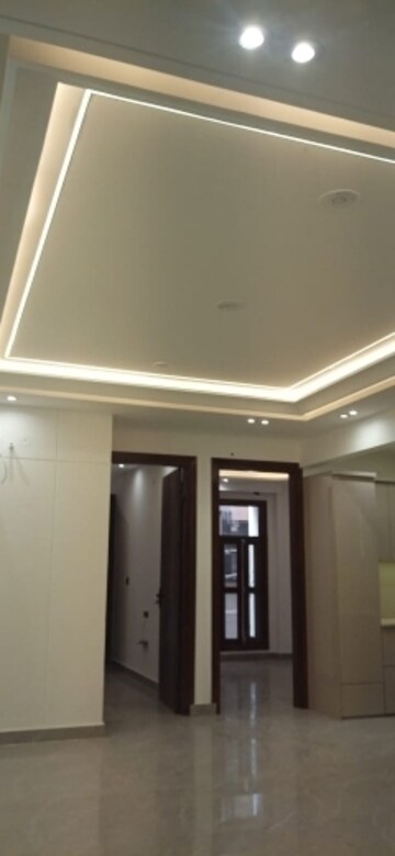 Building Lobby in 3 BHK Builder Floor at Mahavir Enclave 1 – for Sale