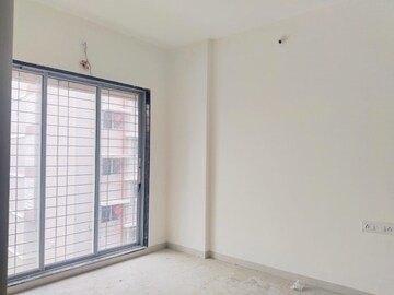Room in 2 BHK Apartment at Monalisa CHS Borivali, Borivali West – for Rent