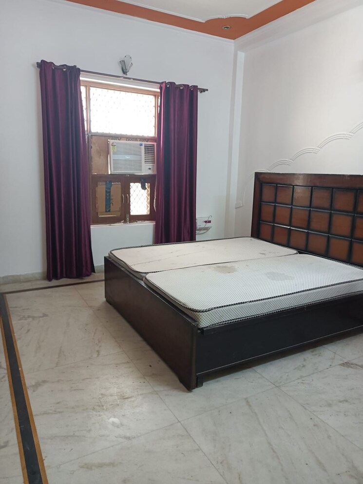 Bedroom, sector 57 4 Bedroom 2100 Sq.Ft. Builder Floor In Sector 57 Gurgaon 8850273