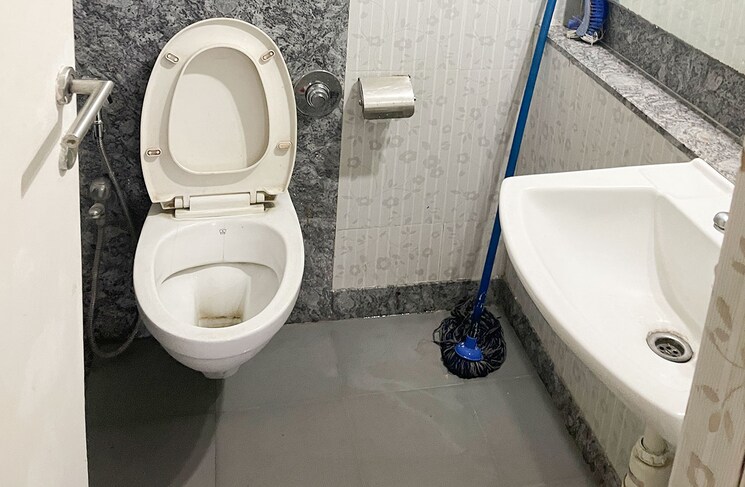 Bathroom, thane west Pg For Girls In Thane West 8850282