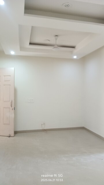 Bedroom in 3 BHK Apartment at Dhakoli – for Rent